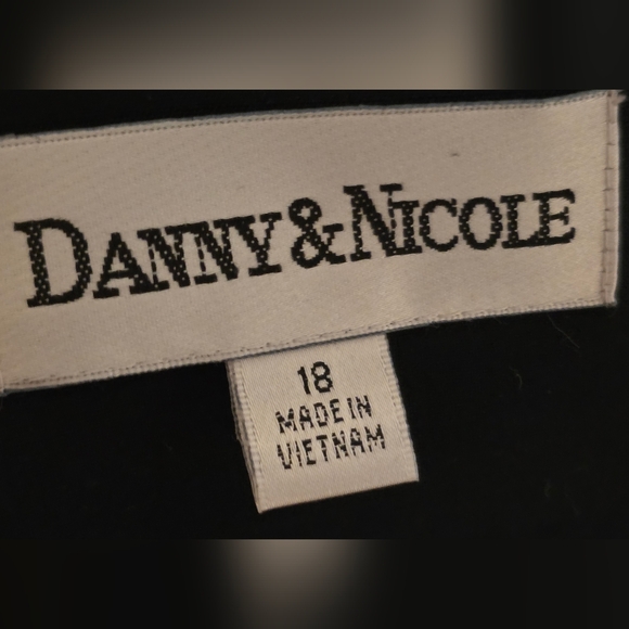 Danny & Nicole Black Blazer with White Stitching Accents (Size 18) - Picture 9 of 11